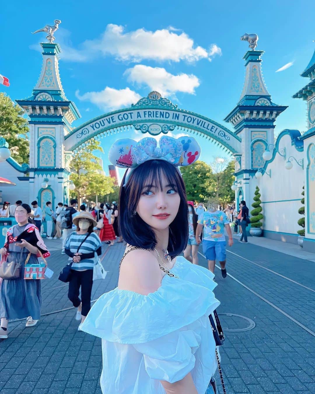 RIKAのインスタグラム：「🎈☁️💙 #tds」
