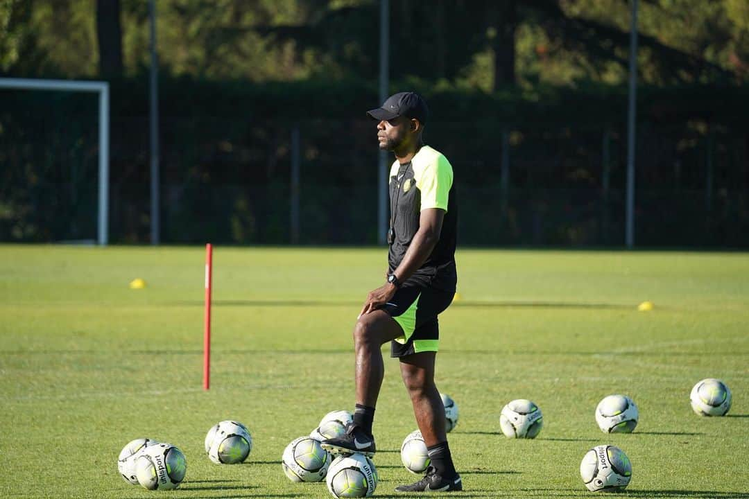 アンリ・ベディモさんのインスタグラム写真 - (アンリ・ベディモInstagram)「Reprise training @mhscofficiel 🟠🔵  #football ⚽️ #formation  #préparationsaison2022  #partage #plaisir #😎  #☀  #hb12  @academy_foot_de_douala」7月12日 21時34分 - bedims12