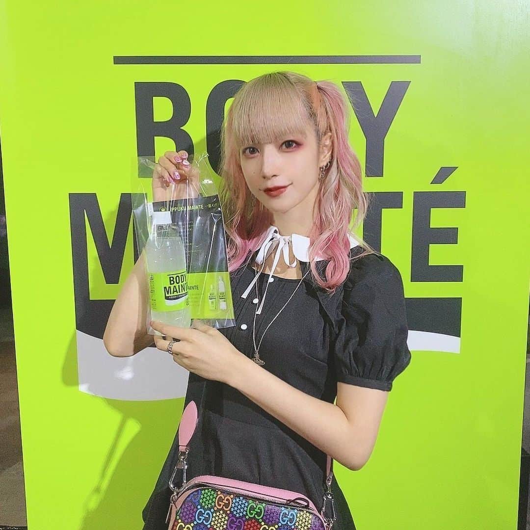 のインスタグラム：「「カラダだけでなく、ココロもメンテ」がコンセプトのボディメンテのイベントにお誘いいただきいってきました！  "NEO茶道"という先端技術の映像×伝統文化を体験してきたよ🍵 茶碗も現代チックなものだったりと新鮮でとてもおもしろかったです！ お茶もお菓子もとても美味でした🤭🍃  #BODYMAITE #SOULMAINTE #IPPUKUMAITE #PR #メイク #アイドル #コスプレイヤー  #コスプレイヤーさんと繋がりたい #コスプレ  #カメラマンさんと繋がりたい #被写体 #闇属性 #サブカル  #fashion #cosplay #cosplaygirl #cosplayer #kawaii #cyberkawaii #japanesegirl #japanesecosplayer  #photography #follw #followｍe #idol #artist #model」