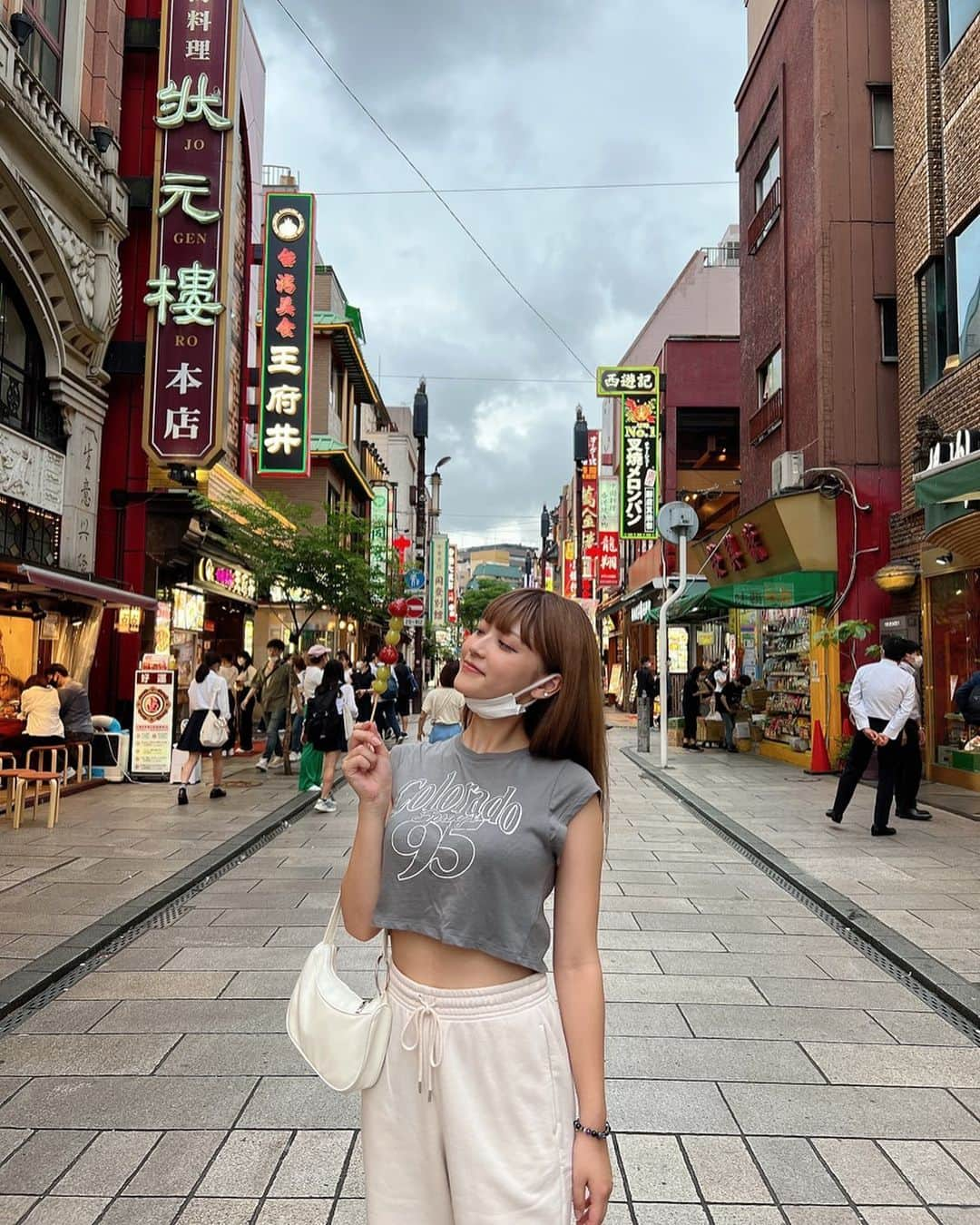 櫻井音乃さんのインスタグラム写真 - (櫻井音乃Instagram)「こんばんは〜🌙 ・ 本日は横浜旅してきました！！ フルーツ飴食べた🍓」7月12日 22時00分 - o_to.08