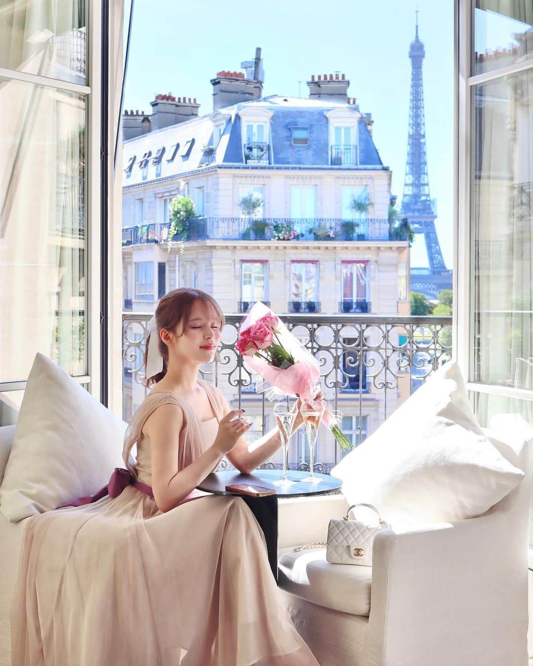小沼瑞季さんのインスタグラム写真 - (小沼瑞季Instagram)「𝓲𝓷 𝓟𝓪𝓻𝓲𝓼 🇫🇷💐🗝 ⁡ ⁡ フランスのパリへ来ています♥️ 約5年ぶりに来れて本当に本当に嬉しい🥹 大好きな国🎠💭 ⁡ どこもかしこも美しくて常に興奮が収まらない。 ⁡ ⁡ ⁡ 今回泊まったホテルはこちら💁‍♀️ エッフェル塔が見える部屋に泊まりました💓 素敵すぎる😭  1週間ほど滞在するのでたくさん更新したいと思います🤳  ⁡  🏩Le Metropolitan,a Tribute Portfolio Hôtel／ル メトロポリタン ア トリビュート ポートフォリオ ホテル 💎10 Pl. de Mexico, 75116 Paris, ⁡ ⁡ ⁡ #海外旅行 #フランス #パリ #フランス旅行 #パリ旅行 #ヨーロッパ旅行 #paris #lemetropolitanatributeportfoliohotel #parishotel #エッフェル塔 #toureiffel #chanel #シャネル #女子旅 #みいきとらべる✈️」7月12日 22時03分 - mizukikonuma