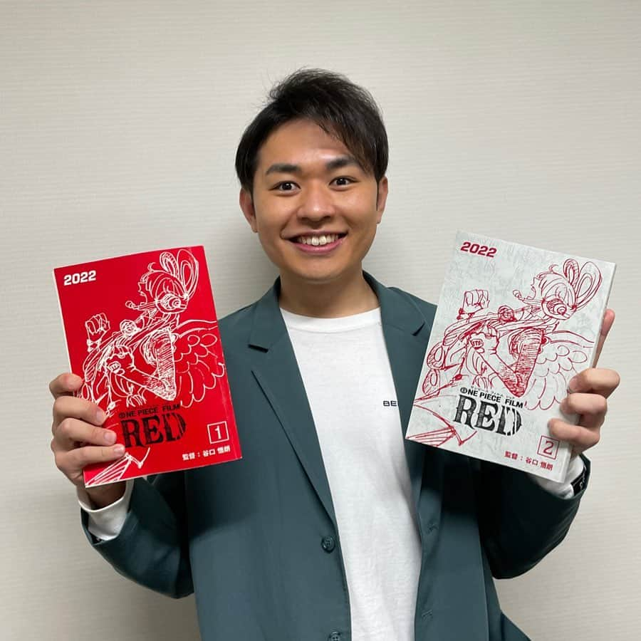 江上太悟郎のインスタグラム：「【お知らせ】 8月6日(土)公開 『ONEPIECE FILM RED(ワンピースフィルムレッド)』  ウタのファン役としてアフレコさせていただきました！！！！  小学校5年生から15年間読み続けてきたワンピース。 仲間を思い、信じる気持ち。信念を貫く大切さ。夢を追うことの素晴らしさ。ここには書ききれない全てを教えてくれた作品に携わることができたことが今でも信じられません😭  アフレコブースに入り、目の前の映像・キャラクターに自分の言葉で命を吹き込む。 声優さんの凄さを感じると共に、作品に携われる嬉しさで涙が出そうでした😭  台本を手渡されましたが、映画館で楽しみたかったので読むのはやめておきました😤 映画を楽しみに待っている皆さん！ ぜひ一緒に楽しみましょう😊 そして僕の声を聞き分けられたら教えてください🤣  書きたいこと多すぎるのでまた投稿します！！！ あーーーー、早く映画が観たい😭😭😭  #onepiece #op_filmred  #アフレコ #声優デビュー #忘れられない思い出  #一生の宝物  #uhb #アナウンサー #江上太悟郎」