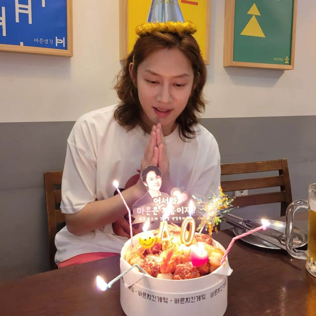 ヒチョルさんのインスタグラム写真 - (ヒチョルInstagram)「40÷2=20  그러므로 이제 스무살 생일이라고 할 수 있지😔 '케잌' 인줄 알았더니 '계잌' 이라고 써있음🤪  🎂🙅‍♂️ 🍗🙆‍♂️  🥭🥭🥭🥭🥭🥭🥭🥭🥭🥭🥭🥭🥭🥭🥭 . . #Mango」7月12日 23時55分 - kimheenim