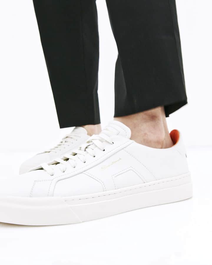サントーニのインスタグラム：「The boldest statement? Timelessness.  Vibrant colors have a time and place. But nothing is more iconic than the Santoni Double Buckle shoe in effortlessly elegant white.   Discover a true symbol of refinement.  #Santoni #DoubleBuckleSneaker」