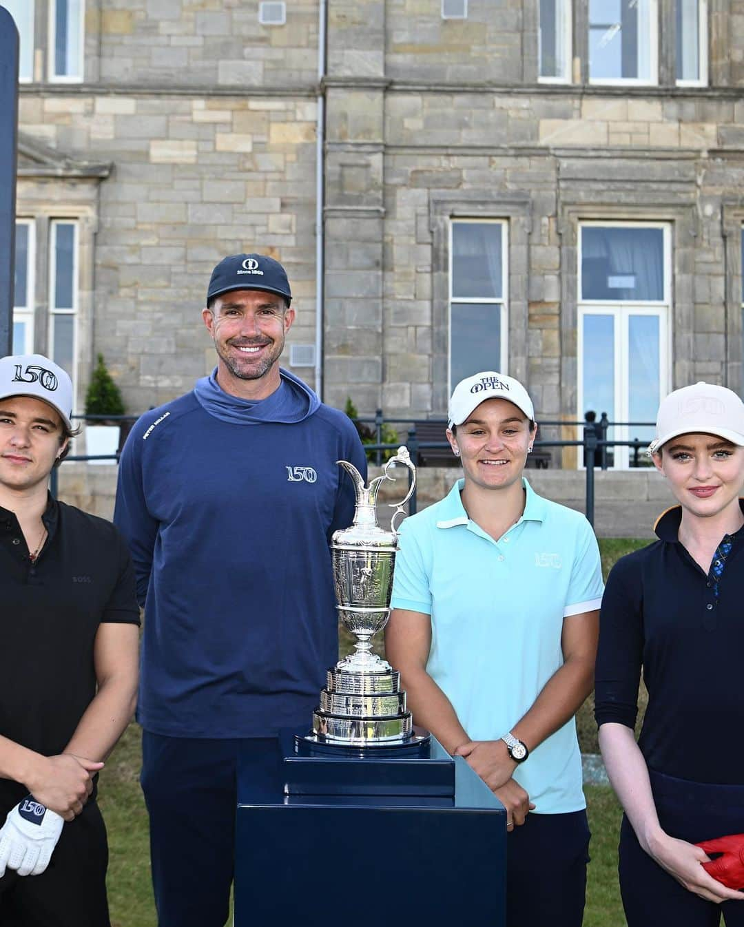 ブラッドリー・ウィル・シンプソンさんのインスタグラム写真 - (ブラッドリー・ウィル・シンプソンInstagram)「A beautiful few days @theopen, thank you for having me and with such an awesome group ✌️ @ashbarty @kathrynnewton @kevinpietersen  #the150thopen」7月13日 1時15分 - bradleywillsimpson