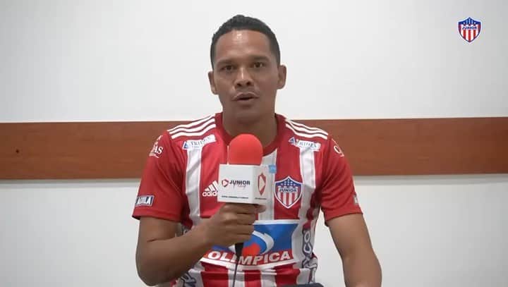 のインスタグラム：「El ídolo vuelve a casa @juniorclubsa ❤️❤️❤️❤️🤍🤍🤍🤍」