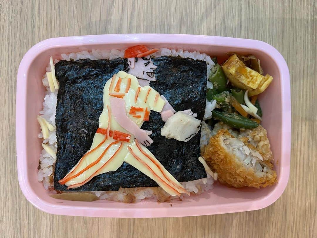 尾関高文のインスタグラム：「これはブラウン監督ベース投げ弁当  #弁当」