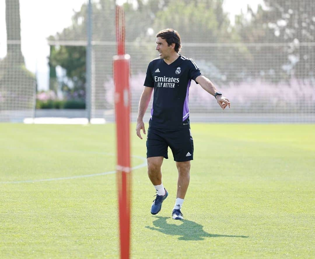 ラウル・ゴンサレスのインスタグラム：「Vuelta al trabajo!! Nueva temporada, nuevos retos y la misma ilusión de siempre. Hala Madrid🤍🙌🏻 #RMCastilla」