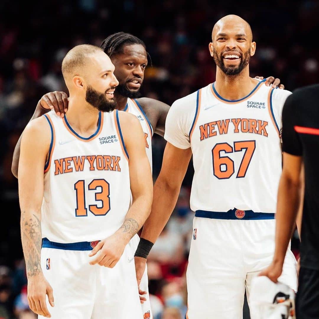 のインスタグラム：「I would like to thank Mr Dolan Coach Thibs Leon and Wes, Scott P and the entire NewYork Knicks Organization. I am truly  blessed to had be given the opportunity to play for the KNICKS. Thank you to all my former teammates, coaches, and  the whole entire staff, you guys have been wonderful…」
