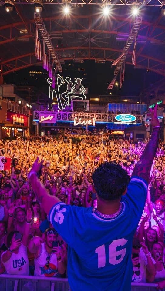 Pauly Dのインスタグラム：「Blew The Roof Off @kcliveblock 🙌🏽🙌🏽🙌🏽 💥💥🇺🇸🌎  🎥 @jaredbazile」