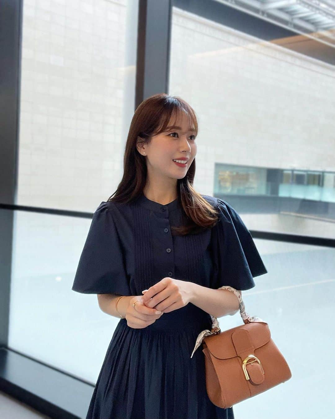 ハンナミのインスタグラム：「もう1つの新作ワンピース 🤍 実は 数年前に販売していた shirring op の色違いなのです 🫰🏻✨  今年は ネイビー 1色展開です 🌿 7.15(fri)21:00~ ご予約start .」