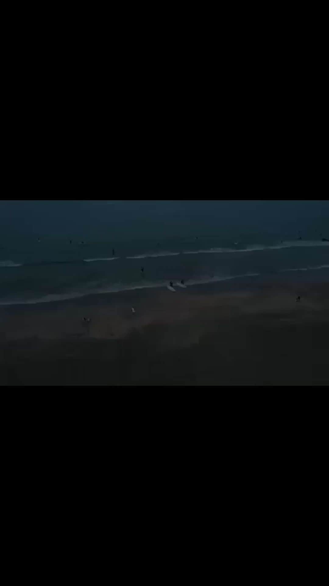 立川理道のインスタグラム：「サーフィン&SUP🏄‍♂️最高！！ という事で、明日も行きます！ 波あるかな？笑 明日は垣永くんも行きます。 髪、大丈夫かな。笑  前回、 @4rule さんのおかげで、ドローン撮影もしてもらいめっちゃ楽しませてもらいました！ 明日もよろしくお願いします！！  #鎌倉　#サーフィン　#SUP」