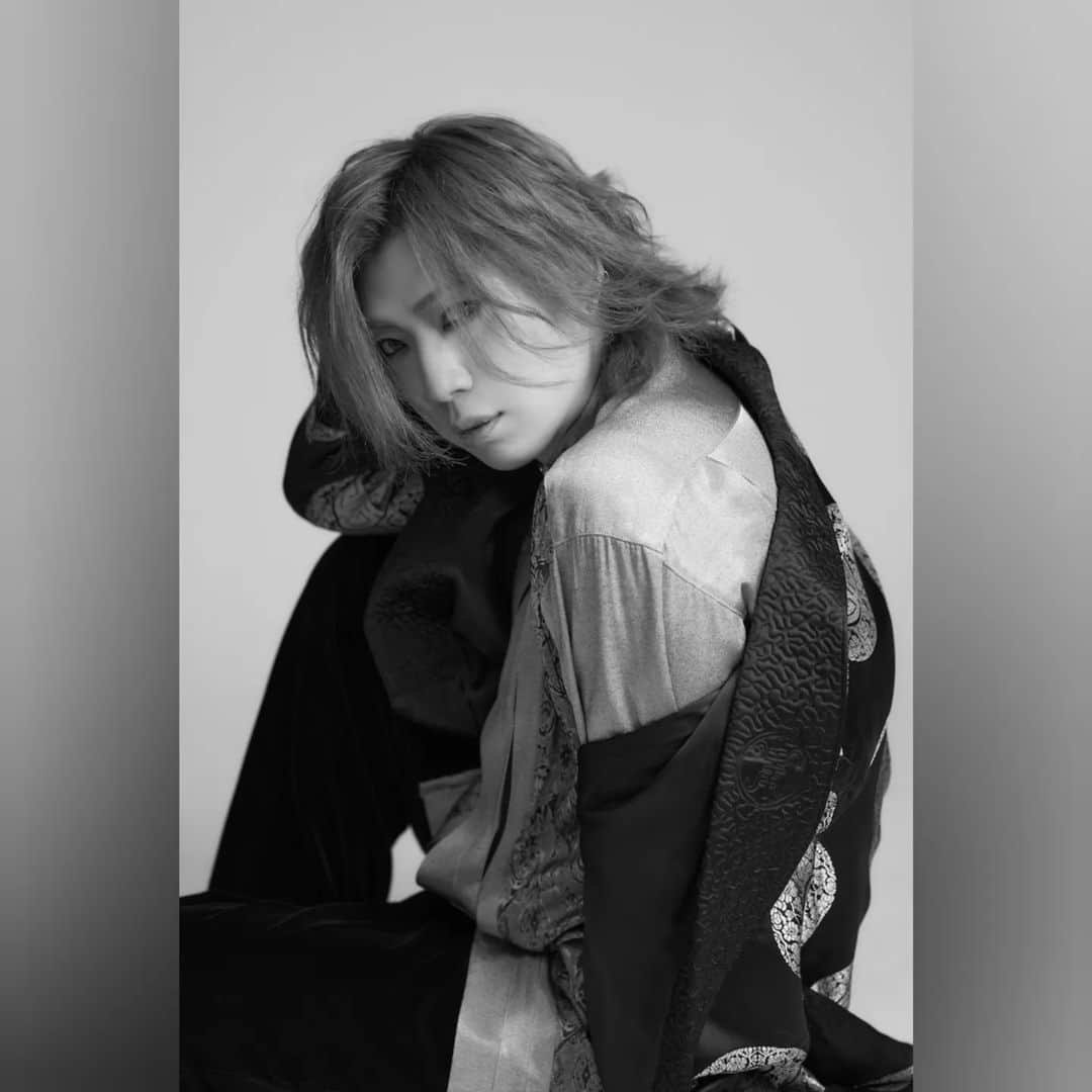Chiyu のインスタグラム：「3ヵ月連続2マン第2弾 アー写&グッズ情報解禁です！  是非チェックを宜しく♪  7月15日 BLUEVINE https://t.co/Mgl8n9qGMh  7月20日 heidi. https://t.co/FUZ6OjPzCy  8月16日 MIMIZUQ https://t.co/mZPYZEUQcw  8月18日 KYOKUTO ROMANCE https://t.co/1bQlqUinmI  #CHIYU ↓↓↓ https://lit.link/CHIYU」