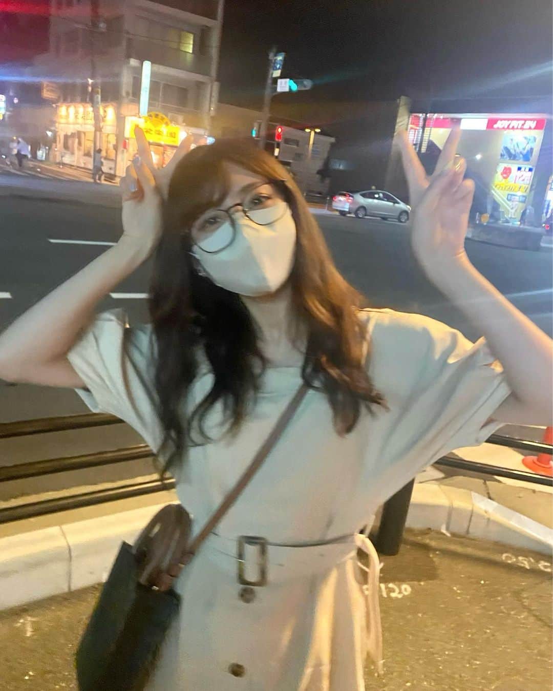 小玉梨々華のインスタグラム：「この写真はメンバーと美味しいもの食べて お腹いっぱいで幸せな気持ちになってる時の私です  先日 @sheer_kawasaki で 美容針、ハイフ、レチノールピーリングをして頂きました🧚🏻‍♀️ 驚くほどむくみ取れてツルツルになるから毎回びっくりしちゃう いつもありがとうございます♡」
