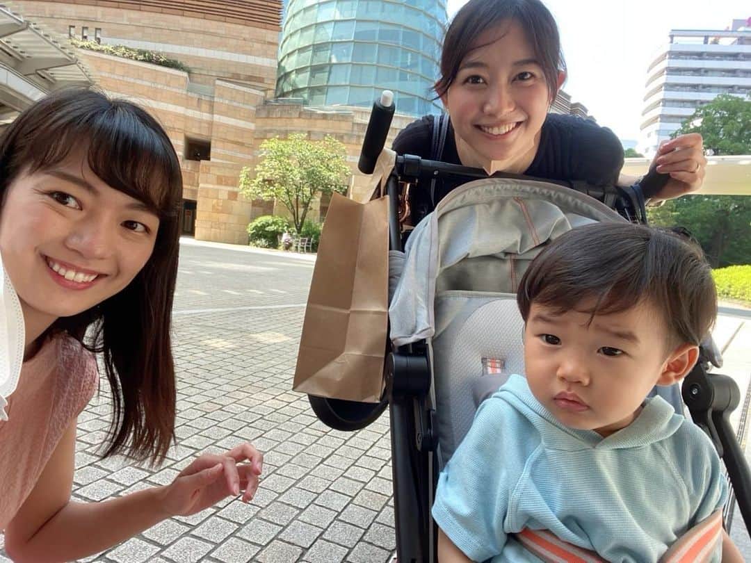 久冨慶子のインスタグラム：「・ 以前紀ちゃんに会った時の写真です🧡 紀ちゃんとは息子同士が同い年で、紀ちゃんがちょこっと先輩ママなので子育ての事色々教えてもらいました！ こゆうきにもプレゼントをくれてありがとう🎁 今度は子どもたちを遊ばせるのが楽しみ🍀 ＊ ＊ #紀真耶 アナ #早朝も夜もお仕事頑張っててすごい #時間作ってくれてありがとー🧡 #テレビ朝日 #ママ友 #この後こゆうきとテレ朝のUFOキャッチャーをしましたがひとつも取れませんでした笑」