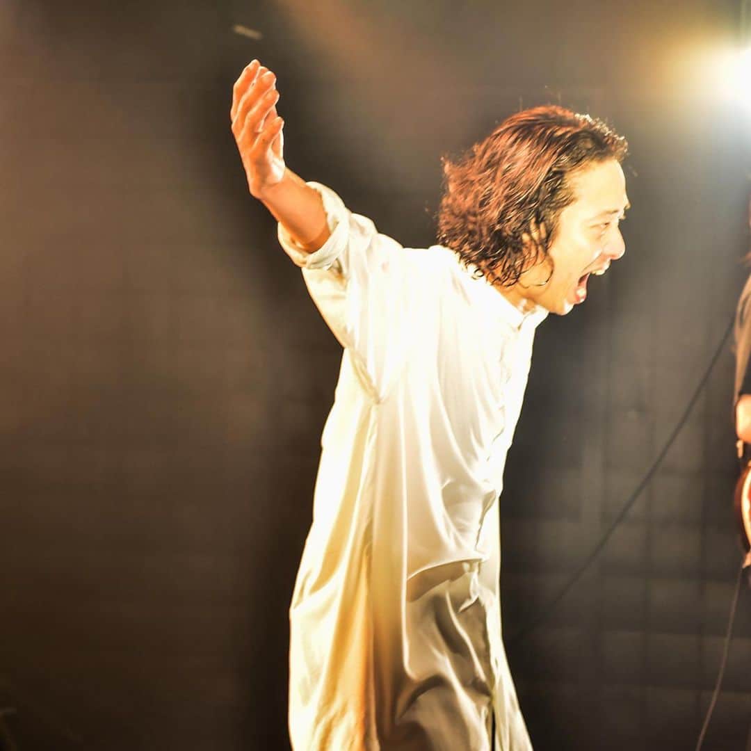 山田将司さんのインスタグラム写真 - (山田将司Instagram)「10日は高知X-pt.でした。 来てくれた方、どうもありがとうです。 沢山のチカラをありがとう。 X-pt.スタッフもアツい人達ばかり。 スタッフの西岡さん、翌日が還暦のお誕生日。おめでとうございます！ ライブハウス大好きだなぁ。 翌日はごっくん馬路村と山田まんを買ってそのまま水戸へよかっぺらじお収録へ。  photo by マネージャーS氏」7月13日 13時14分 - y.masashiii