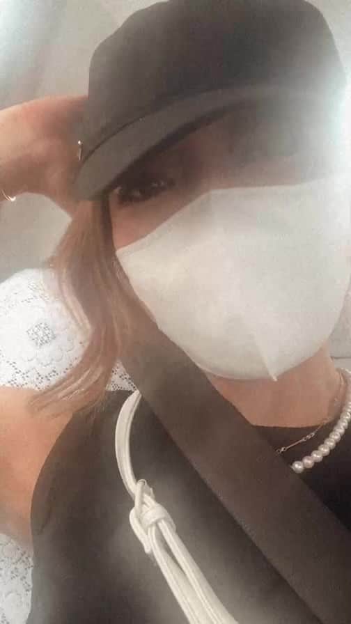 LiLyのインスタグラム：「happy.vibes 最後に年齢を言って 終わったスタライ🎤w」