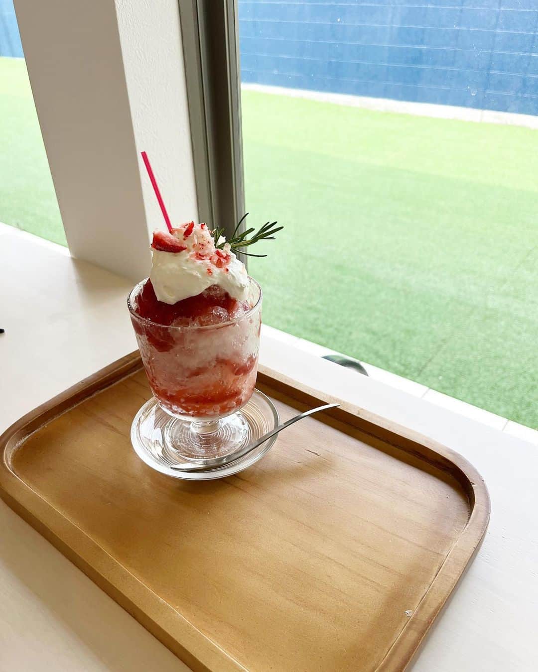 hitomiio93のインスタグラム：「...🍧🍓」