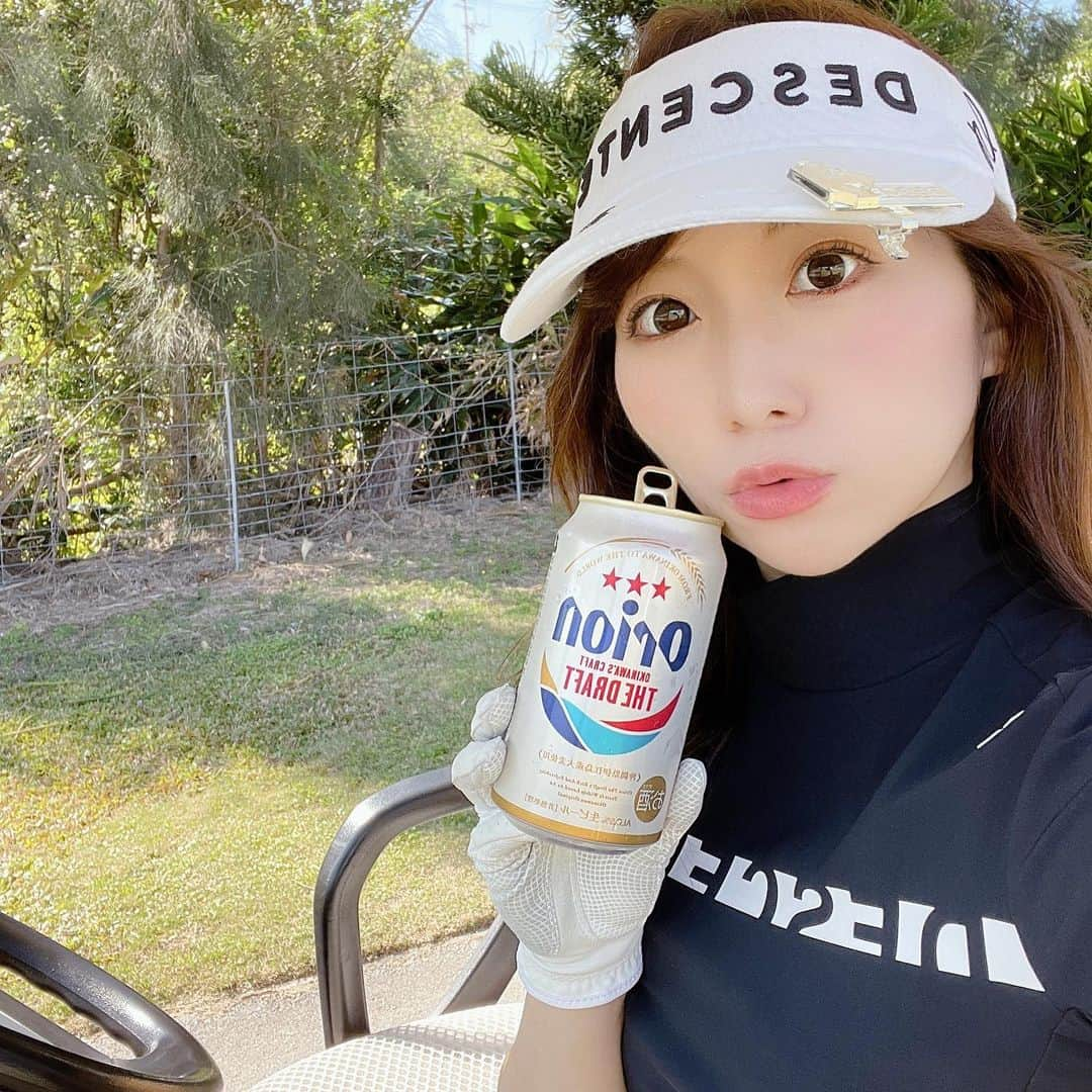 MOMOのインスタグラム：「最近雨が続いてますね⛳️😭 今週末は軽井沢ゴルフの予定が雨だったのでなくなりました><。。  梅雨みたいなお天気でラウンドは辛い、、から練習月間にしようかな🔥  ゴルフラバーの皆さんにゴルフ仲間をみつけるのによさそうなアプリをみつけました🙌 といいながらゴルフに限らず趣味仲間がみつかるnoplanというアプリ⛳️💗 今月はシミュレーションゴルフを楽しみながら人に出会えるイベントがたくさんあるみたいです！⛳️ 雨でラウンドも行けそうにないし、練習がてらゴルフ仲間を見つけるチャンスかも🤣  ゴルフ行きたいけどゴルフ仲間がいない>< みたいな人にも良さそうなアプリなので、興味がある人はダウンロードしてみてね⛳️ 1人でも友達とでも参加できるみたい🙌  私も7月どこかで参加しようかな⛳️ 参加される方がいたら教えてください🤲💗  #沖縄ゴルフ #ゴルフ女子 #オリオンビール #デサントゴルフ #デサントゴルフ女子 #noplan #ノープラン #ゴルフ好きな人と繋がりたい #シミュレーションゴルフ #pr #ゴルフ女子と繋がりたい #ゴルフ仲間募集中 #golf」