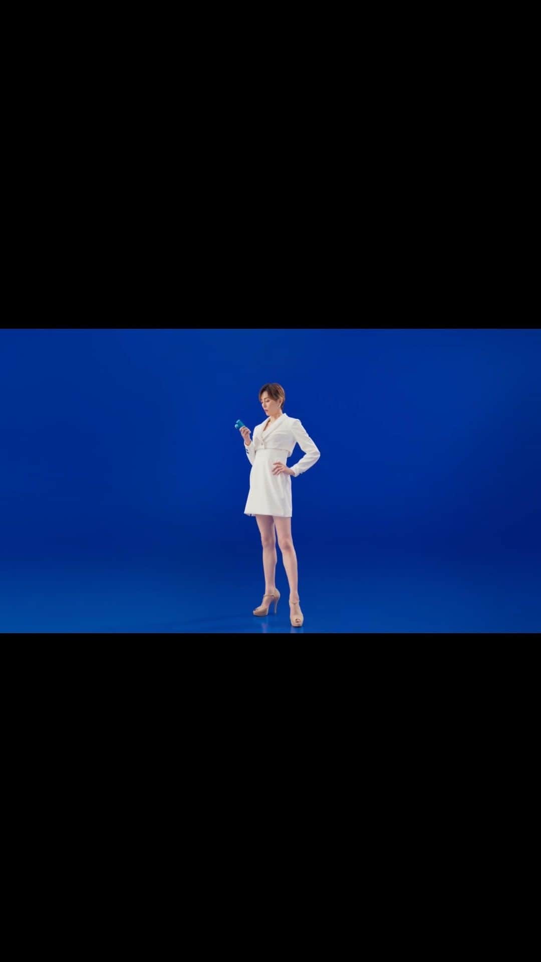 米倉涼子のインスタグラム：「皆さんこんにちは この度新しく「ドクターエア」 ブランドアンバサダーに就任しました！ 元々ドクターエアさんのファンだったので凄く嬉しいです💕  そして新製品のエクサガン ハイパー、 コレ冗談抜きでおススメです！ カラーバリエーションも沢山あるし軽くて持ちやすい‼️  ぜひ手に取ってみてくださいっ  @doctorair_official  #ドクターエア  #トンデモナイボディケア  ⁡#エクサガンビューティー #エクサガン #アンバサダー」