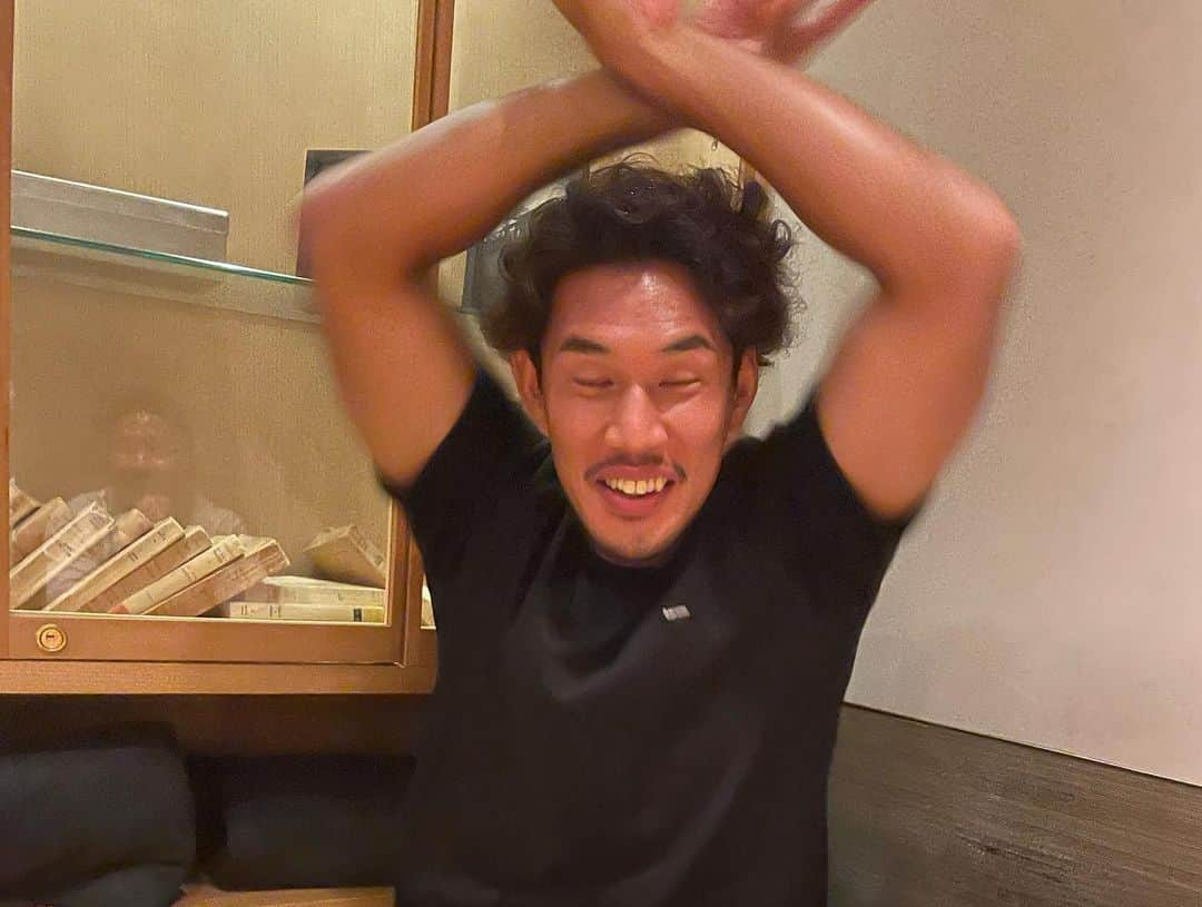 布巻峻介さんのインスタグラム写真 - (布巻峻介Instagram)「今日でいよいよ30代突入です！  気合い入れてやっていきます🔥  最近の自分の写真はこれしか無くて、チームからGLOCAL賞頂いた時のものです🙇🏻‍♂️  他にも写真貼っておきます！  #japanrugby  #wasedarugby  #wildknights  #やまな会会長 #尊敬する先輩垣永しんのすけ」7月13日 16時51分 - nunoshun