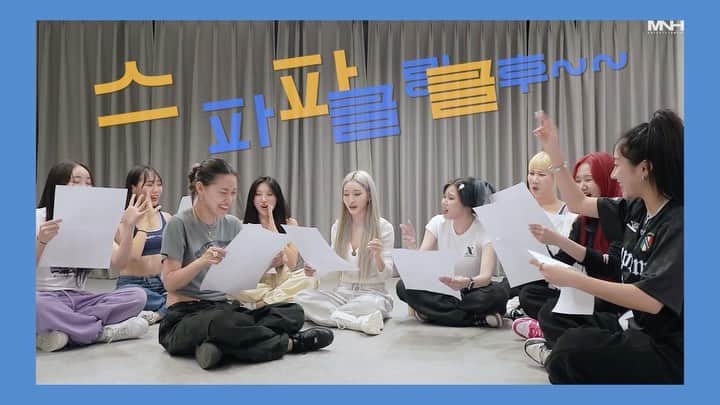 チョンハのインスタグラム：「CHUNG HA 청하 'Sparkling' 응원법✨  🔎 https://youtu.be/VkzYRoYbBno  #청하 #CHUNGHA #Bare #Sparkling #2nd #Album #Part1 #응원법」