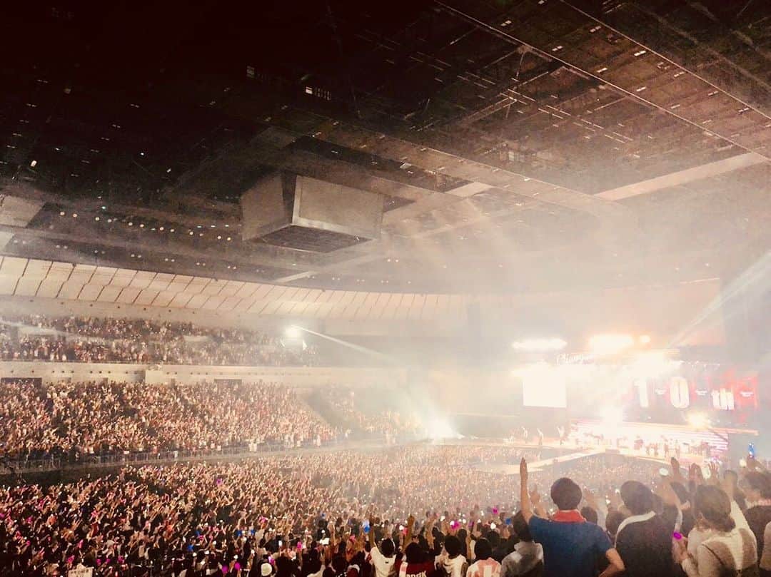 のインスタグラム：「横浜アリーナワンマンライブまであと130日！  ファンクラブ限定席種は、すべて完売❗ご応募いただいたみなさまありがとうございました!  そして【一般】楽天チケット先行スタートしました! 詳しくは特設サイトをチェック🔗  #candk  #candk横浜アリーナ  #頼む全員集合」