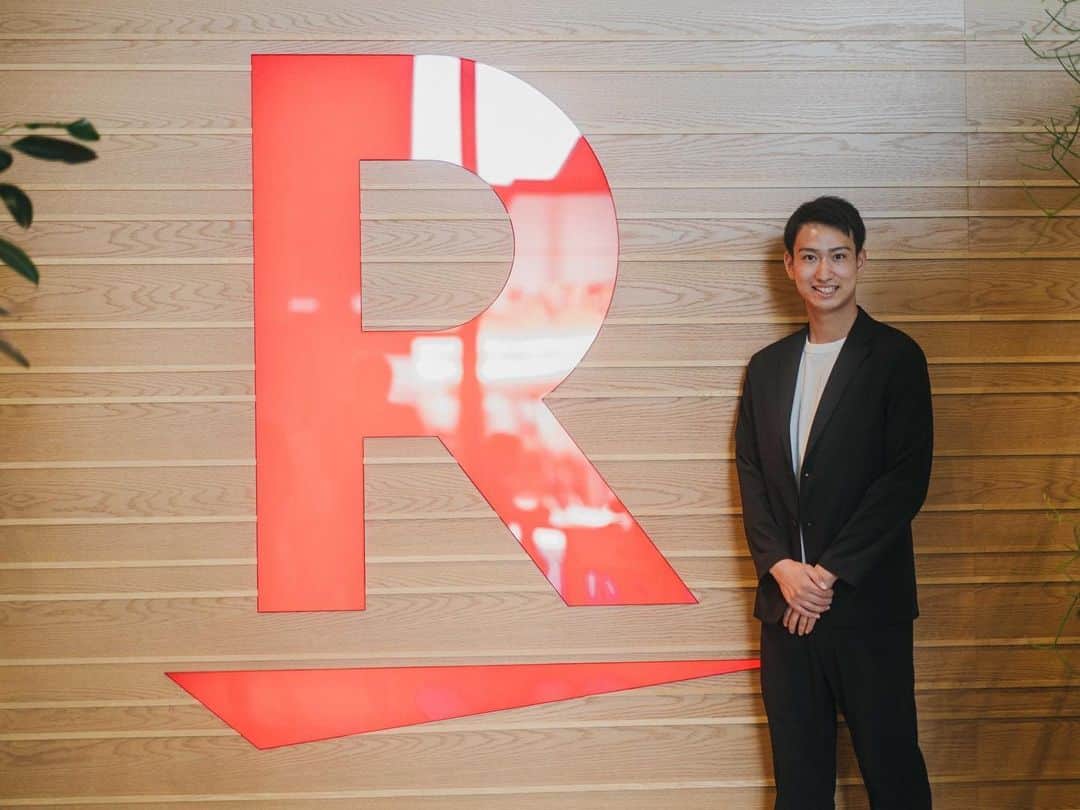 中井卓大（ピピ）のインスタグラム：「楽天スポーツとマネジメント契約をさせて頂きました。 ボクがサッカーに集中できる環境作りや、色々なサポートをしてくれることに感謝しています。 これからはプロとしての勝負になるので、トップチームを目指して今まで以上に一つ一つのプレーとしっかりと向き合っていきたいと思います。  I am honored to announce that I have signed a  management contract with Rakuten Sports. I appreciate the environment that they have created, as well as their full support, which allows me to focus on my performance. Now that I am a professional, I will put every effort into each single play to make it to the top team.  Feliz y agradecido de poder unirme a Rakuten Sports. Con muchas ganas e ilusión de disfrutar nuevos retos y proyectos juntos. Muchas gracias por la confianza depositada en mi.   @rakutensports  #rakutensports」