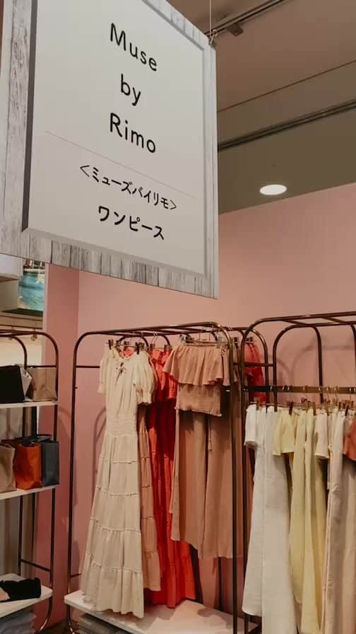 エミ ペインのインスタグラム：「明日から松屋銀座で販売する 商品紹介インスタライブ♥️  遅くなったのでバタバタでしたが アーカイブ残させていただきます😍  皆様のお越しをお待ちしています🥰」