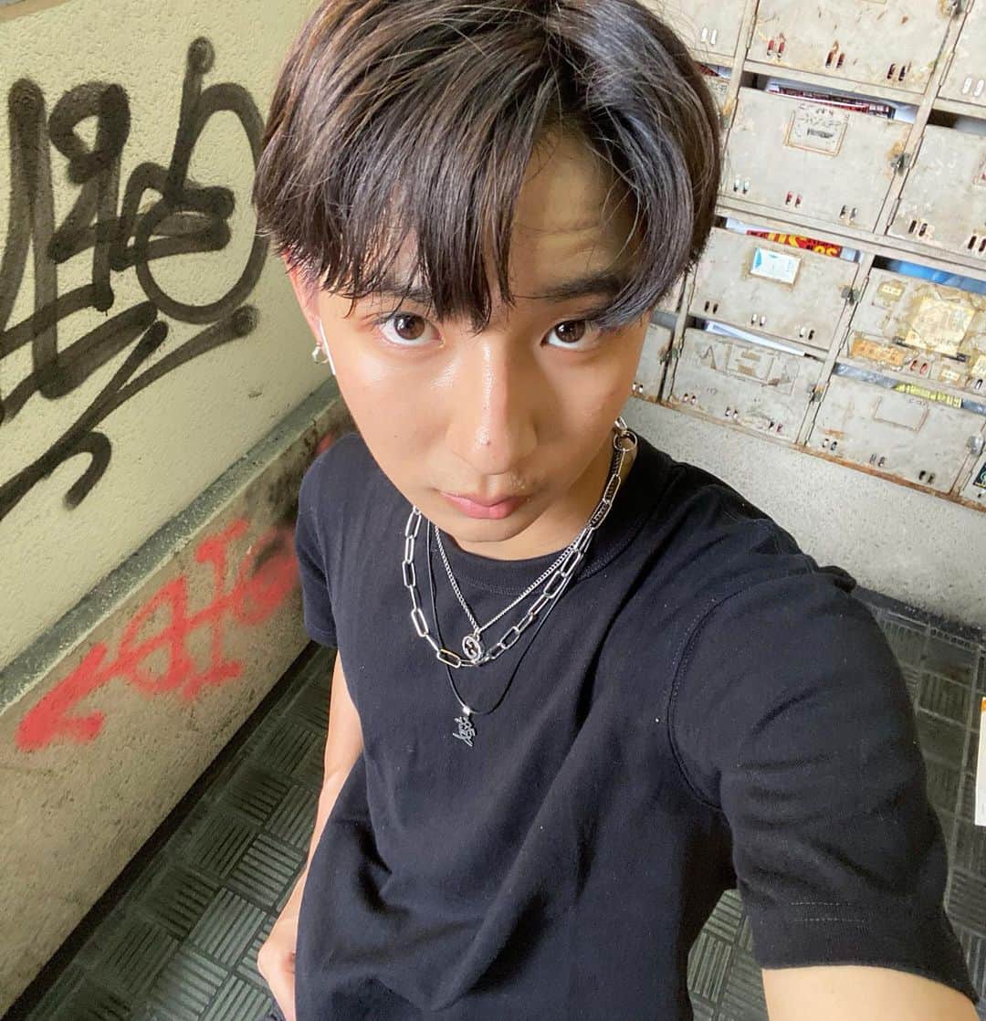 上野裕次郎のインスタグラム：「@blacktailor  LAで最近キてるStreet brand. シルエットもデザインも可愛いパンツ🐕‍🦺❤️‍🔥」