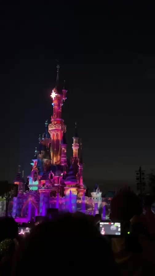 ジェマ・マリンのインスタグラム：「@disneylandparis Night Show 🤩」
