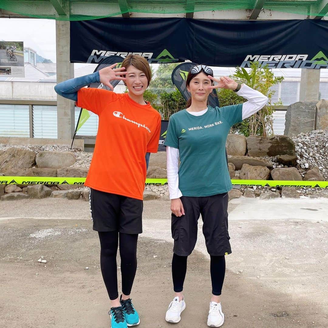 のインスタグラム：「・ マイコチャンネルレギュラー🥇 マコさんとのパンプトラックに挑戦🚴‍♀️！！ 観てくれましたか☺️？？ ・ しっかり次の日筋肉痛になったけど、すっごい楽しかった😇 マコさんの身体能力を是非観てくださいね💪💪💪 そして、MERIDA X BASEさんのYouTubeチャンネルでは練習風景や細かい説明など、もっと深掘りしてますのでそちらもご覧くださいね☺️ ・ #自転車 #🚴‍♀️ #パンプトラック #meridaxbase  #YouTube #マイコチャンネル🦒」