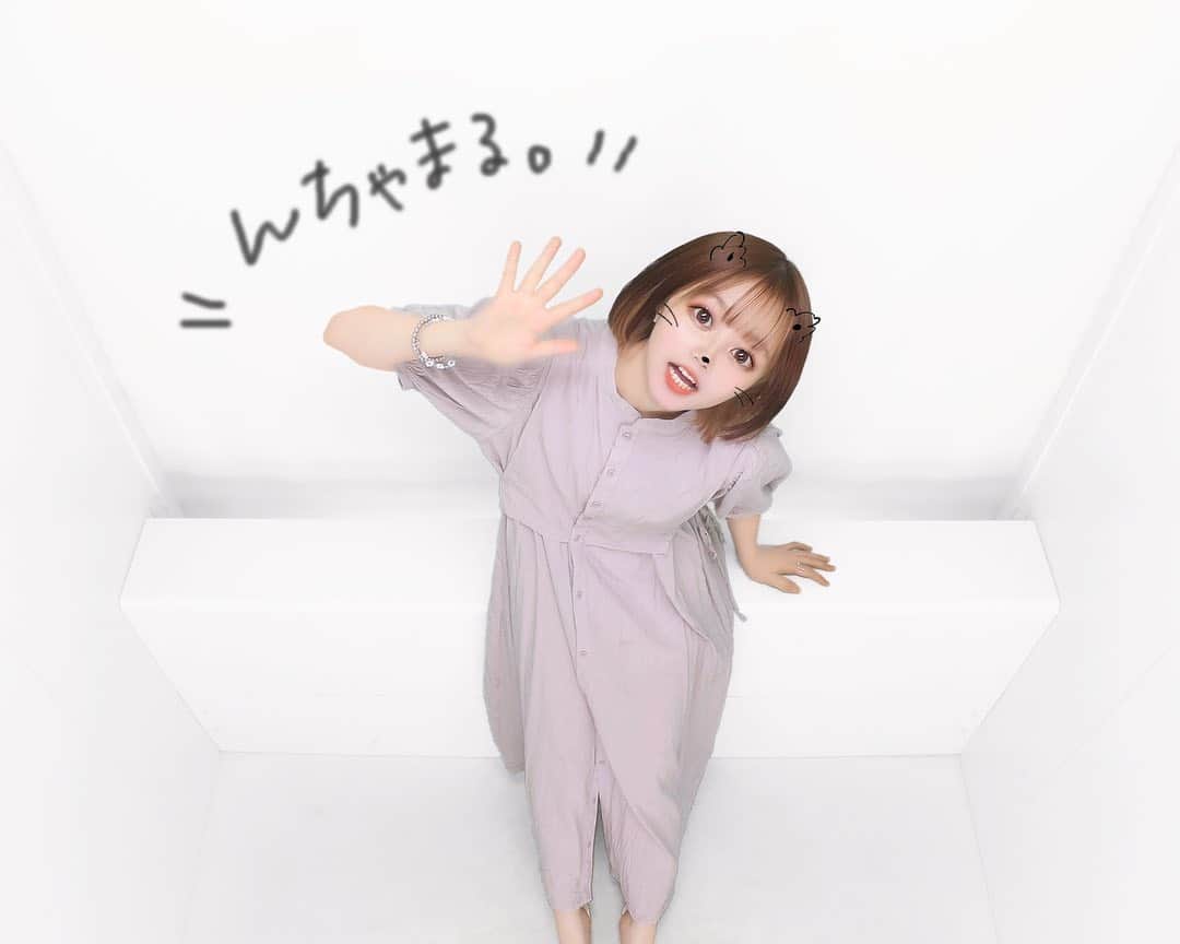 鹿沼亜美のインスタグラム：「求)プリクラで可愛く盛る方法 求)落書きセンス  本日のYouTubeは 1人でピンプリを撮りに行く様子が公開されてます。是非ご覧ください🐶  #プリント倶楽部#プリクラ#ピンプリ#盛れとは#鹿沼亜美#あみまるのいる生活#YouTube」