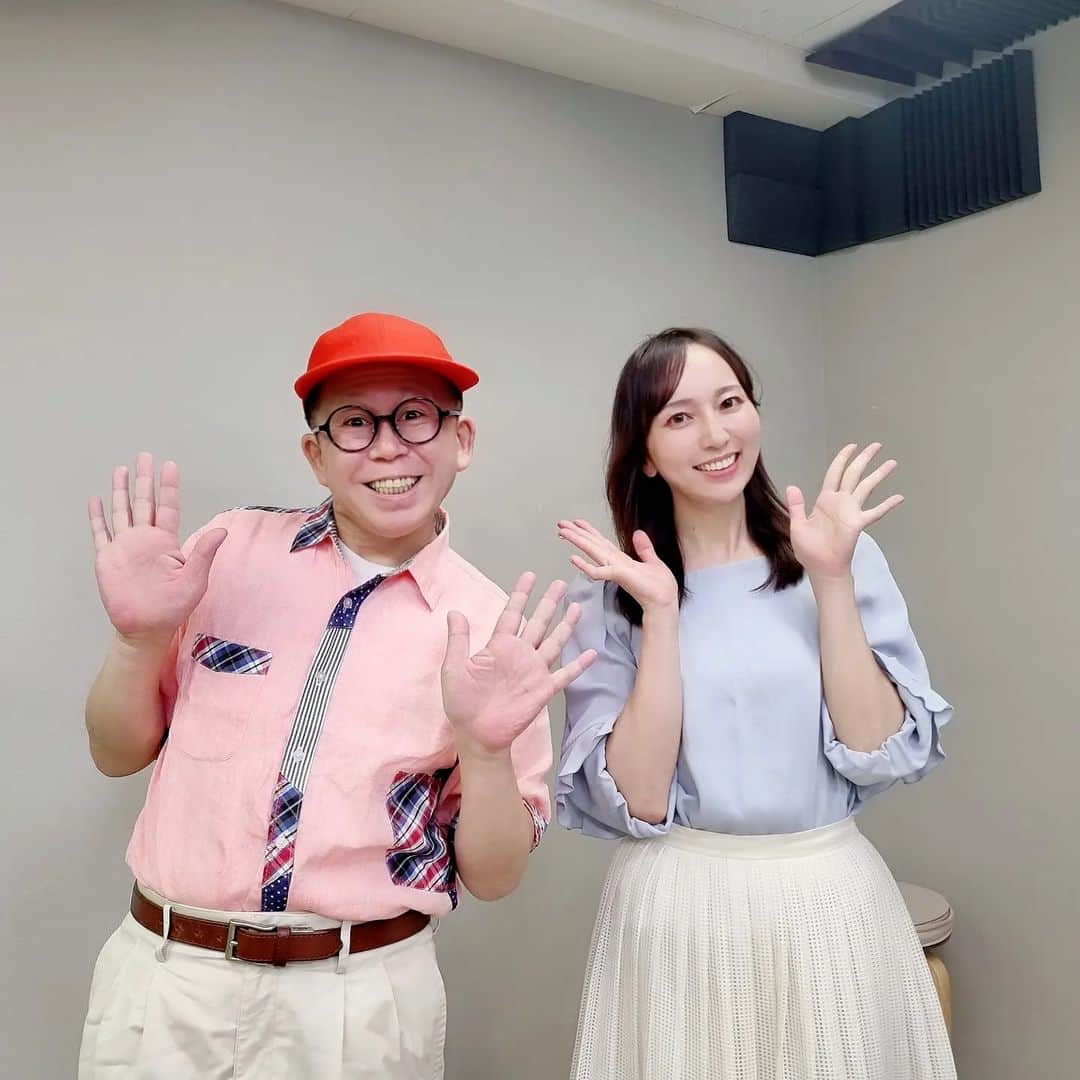 岸田彩加のインスタグラム：「わくわくさんに会える日が来るなんて、、！テレビで見てた通りの元気いっぱいな方でした！ゴロリは心も体も柔らかいそうです！笑 ・ きょうはわたしがゴロリのポジションでした🥺🥺🥺🥺 ・ #わくわくさん #schoo #映画」