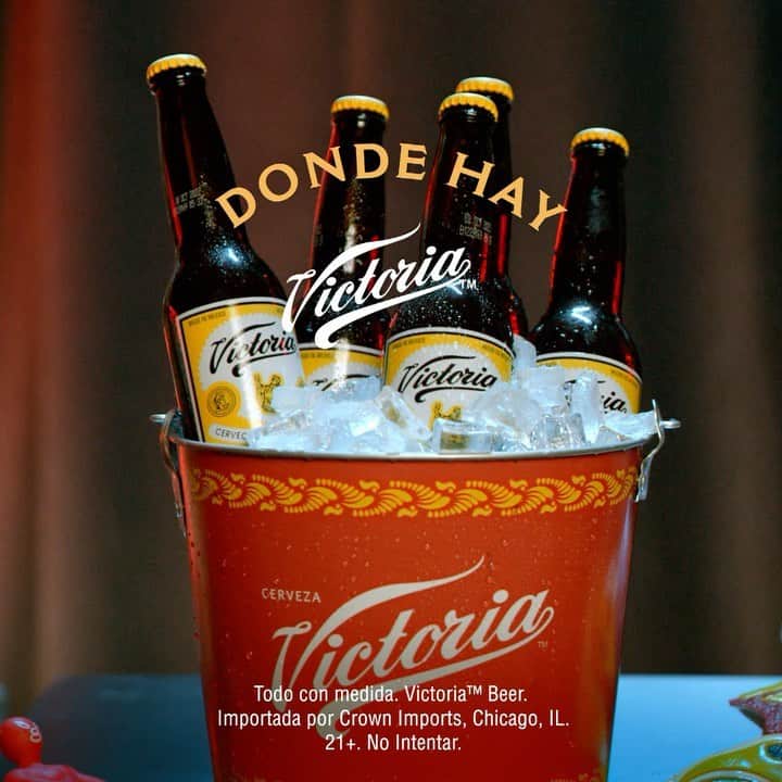 のインスタグラム：「Cuando no encuentras el destapador... ¡pero tienes una Vickysilla! ¡Destapen una Victoria y a disfrutar amigos! @CervezaVictoriaUSA」