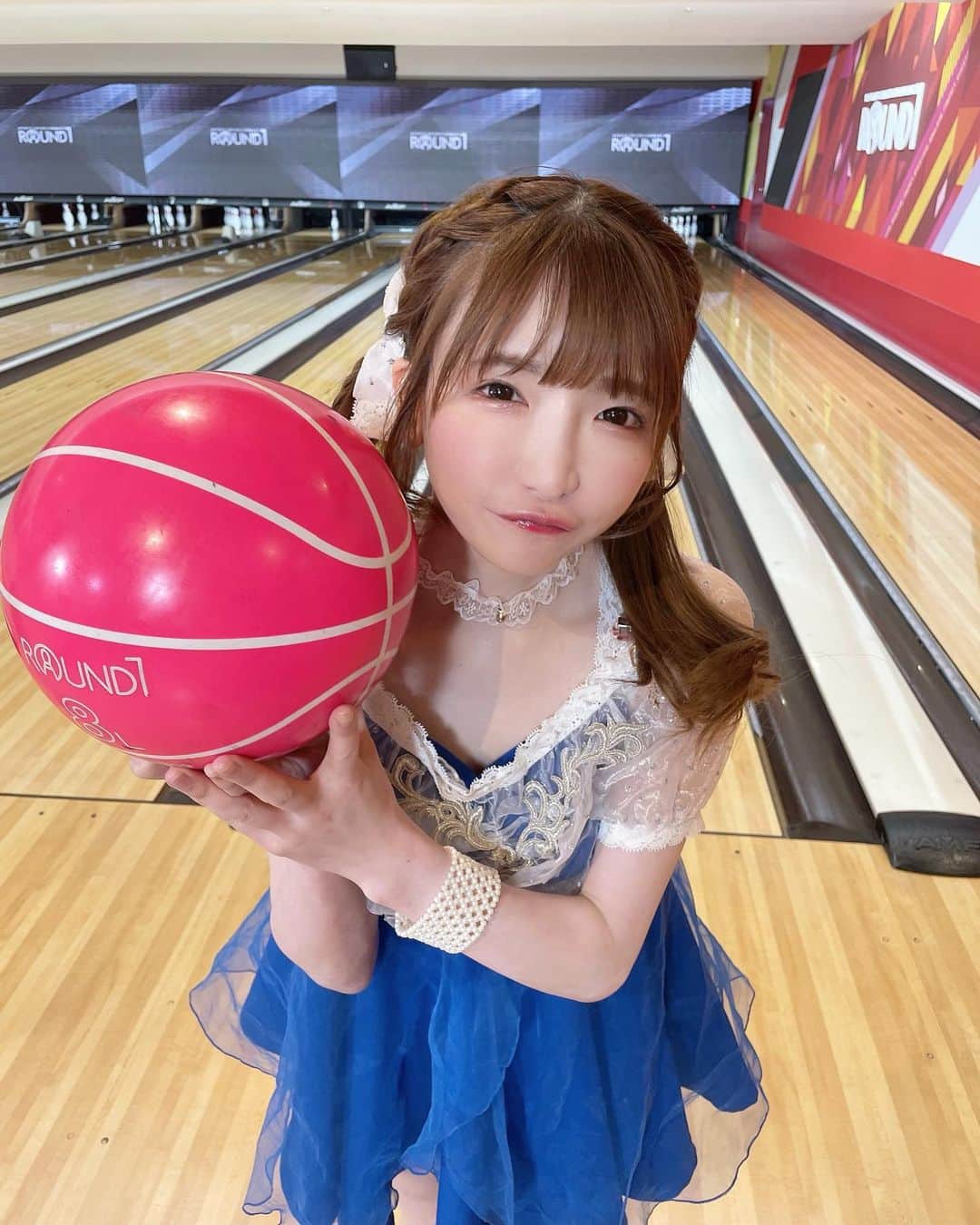 のインスタグラム：「今週はボウリング🎳 MIRAI系アイドルTVみてね💗 #ボウリング#mirai系アイドルtv #もえあず#エラバレシ#アイドル#ツインテール」