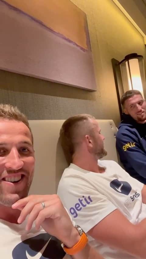 ハリー・ケインのインスタグラム：「Fourth take! 😂 We’re rating @ericdier15’s goal from today. What are your ratings? Got to be decimals, don’t be a rookie.」