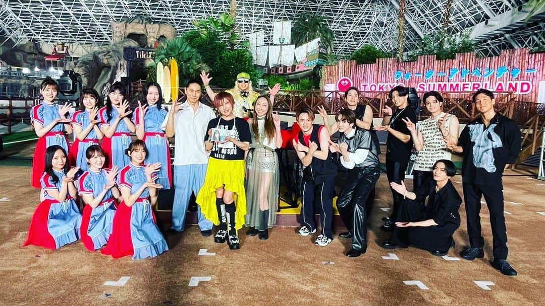 のインスタグラム：「FNSご覧頂きありがとう！ 日向坂45、The RAMPAGE の大人数と初コラボ！ ほんと楽ーしい空間でした！ 携わった頂いたみなさん ありがとうございます！ 日向坂はいつもスマイル。🥰 The RAMPAGEはキレキレ。🕺 また一緒にやりたいな。🎤 #trf #trffyu_ki  #日向坂46  #theranpage #コラボ楽しかった☝️」