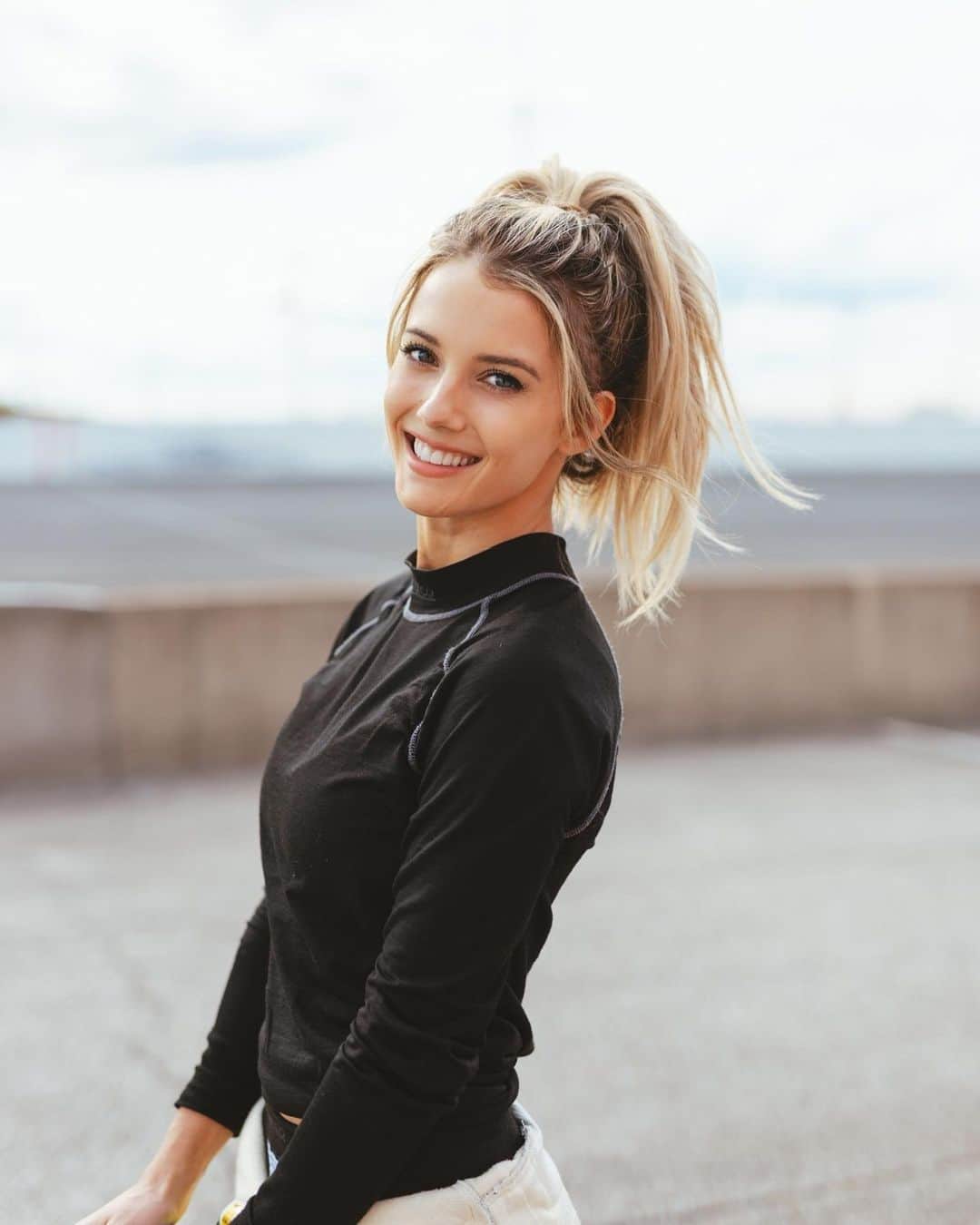 Lindsay Brewerのインスタグラム：「Headed to Toronto🇨🇦 with @exclusiveautosport for my first street race ever! I’m super excited to continue to learn and to see what we can do this weekend🤩🏁」