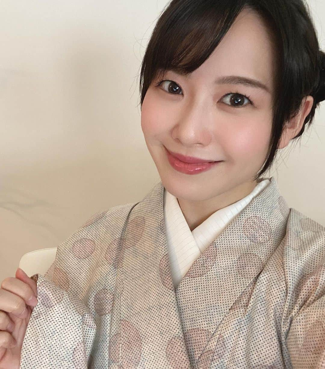 玉木碧さんのインスタグラム写真 - (玉木碧Instagram)「今日は #myhealthclub の「みんなで茶道部」の収録でした☺️🍵  今回は夏物の単着物、おさがりですが大島紬を着用しました👘  今回は茶道家の竹田理絵さんとセントフォースの後輩ちゃん山田璃々子さんと共に収録でした🎥  今回も勉強になったなぁ🥰  第二回目までの配信はマイヘルスクラブというウェブマガジンでご覧になれます！  会員登録していただけるとご覧になれるようなので、よろしければ是非✨  プロフィール欄のハイライトにリンクを貼っておきますね💡  #茶道部 #茶道 #🍵 #セントフォース #フリーアナウンサー #玉木碧」6月20日 13時58分 - tamaki_aoi.official