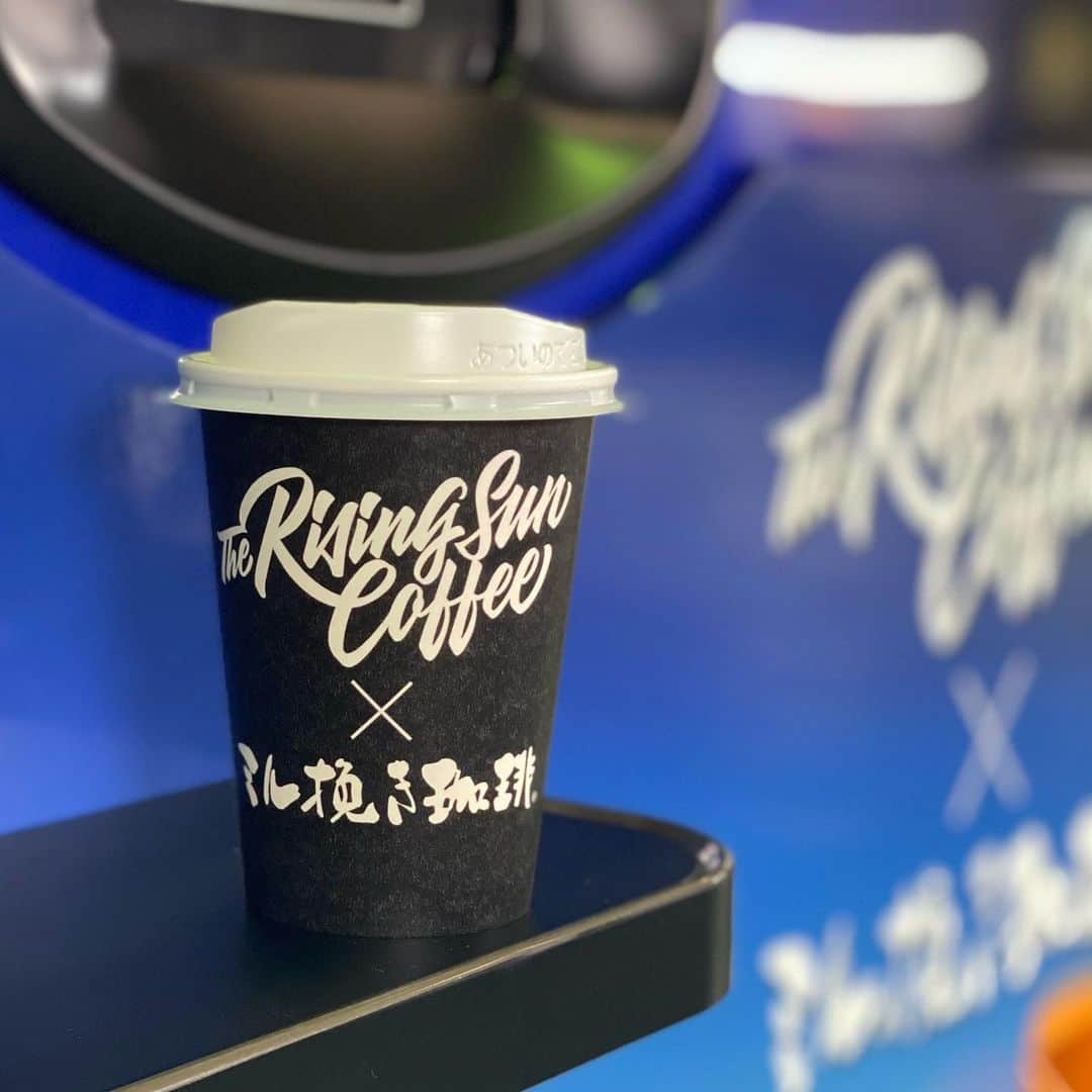 坂口憲二（THE RISING SUN COFFEE）さんのインスタグラム写真 - (坂口憲二（THE RISING SUN COFFEE）Instagram)「◆GOOD MORNING COFFEE‼︎◆  【COMING SOON】  今年1番のビッグプロジェクト。 業界初のコラボが始動します！  お互い未知数の中で始まった今回のプロジェクト。ただの"コラボやりました"ではなく、育てて行くイメージで。  まずは来月第一弾をお楽しみに！  therisingsuncoffee.com  #coffee #coffeebeans  #coffeeroaster  #coffeelab  #coffeeandsurfing  #coffeetime  #coffeelover  #coffeebreak  #coffeeshop  #coffeestand  #coffeeholic  #coffeehouse  #coffee_inst  #coffeemaker  #coffeeshops  #coffeecoffeecoffee  #coffeenclothes  #coffeeaddict  #coffeeculture  #coffeemorning  #coffeemag #specialitycoffee  #admire #TRSC」6月20日 7時55分 - therisingsuncoffee