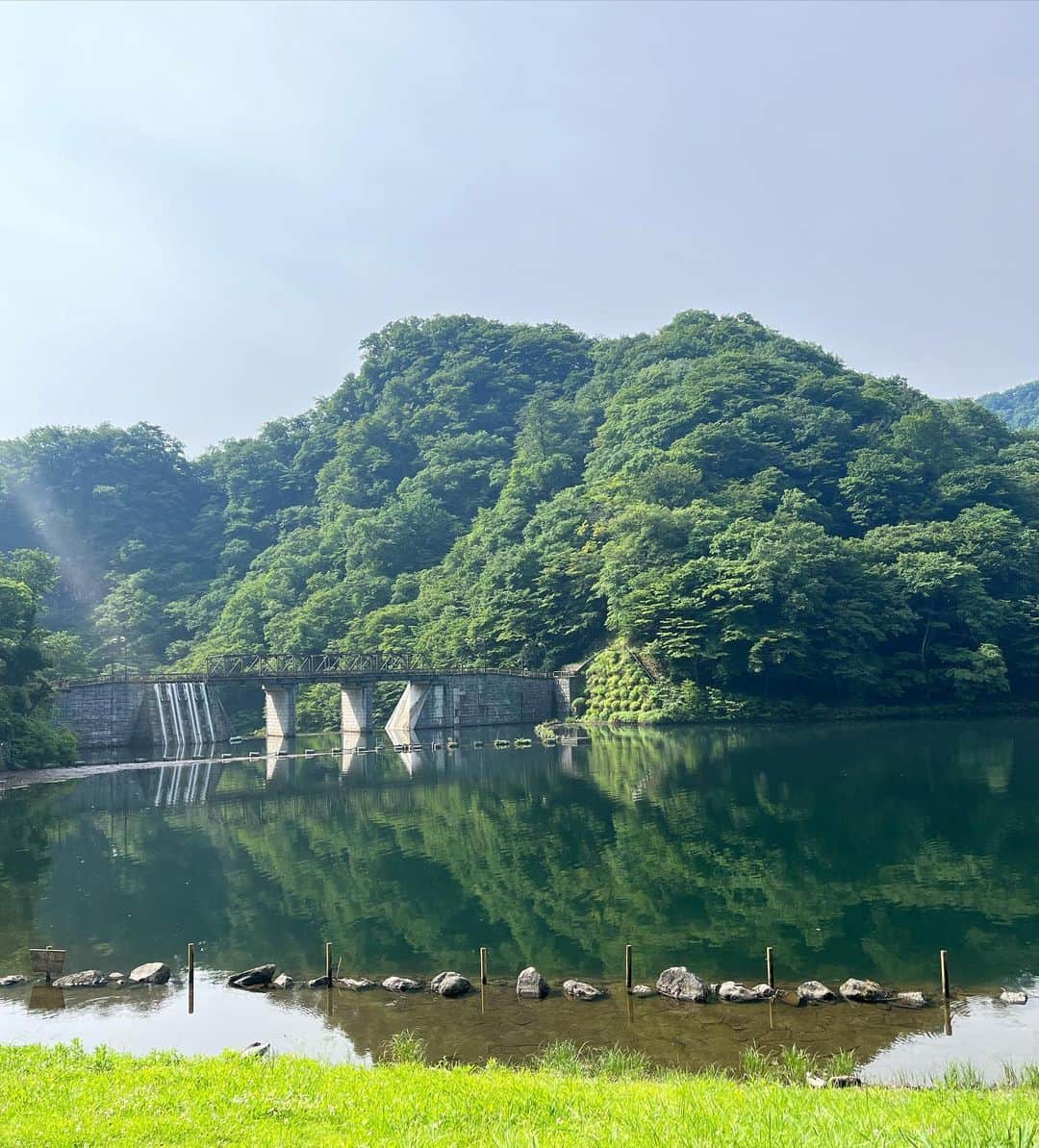 三上千陽さんのインスタグラム写真 - (三上千陽Instagram)「とても綺麗な湖に来ました」6月20日 8時43分 - chiakichi__egg