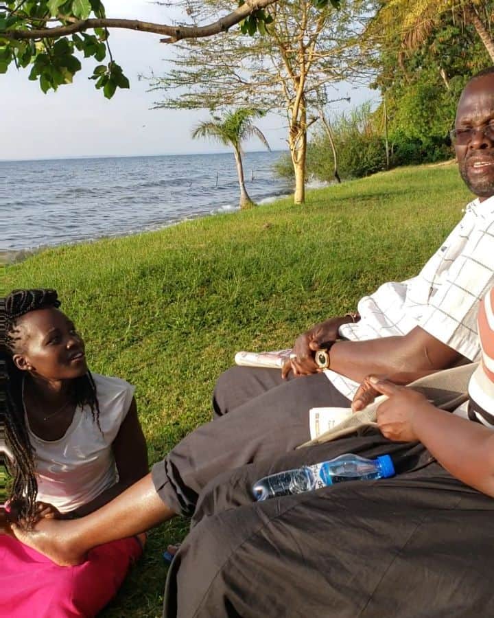 ルピタ・ニョンゴのインスタグラム：「Happy Father's Day to the man whose feet I relish being at. #AnyangNyongo」