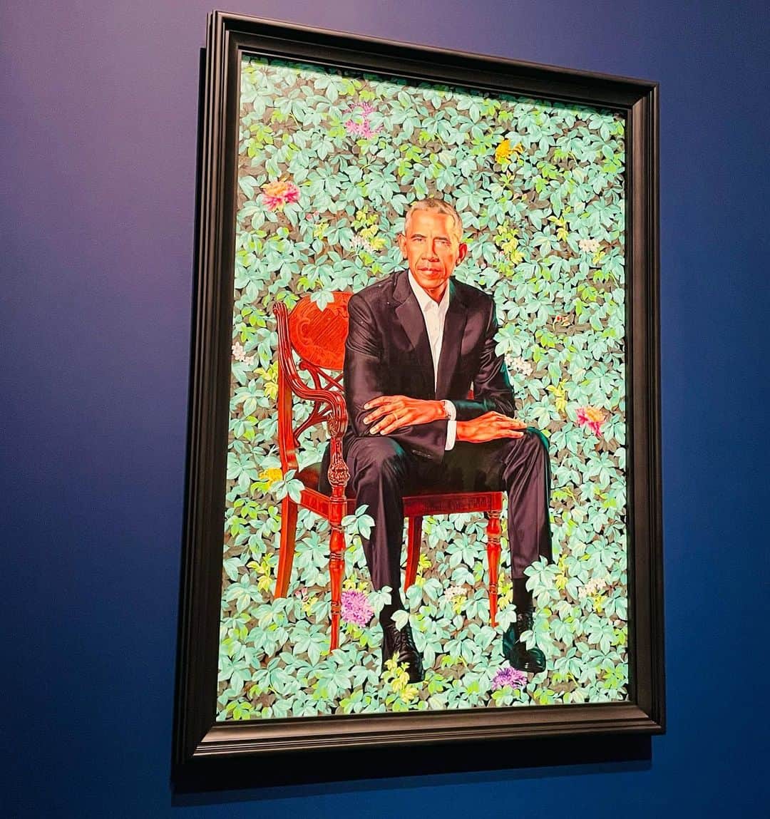 のインスタグラム：「Don't judge me 😂😎  #obamaportraits #ヒューストン美術館」