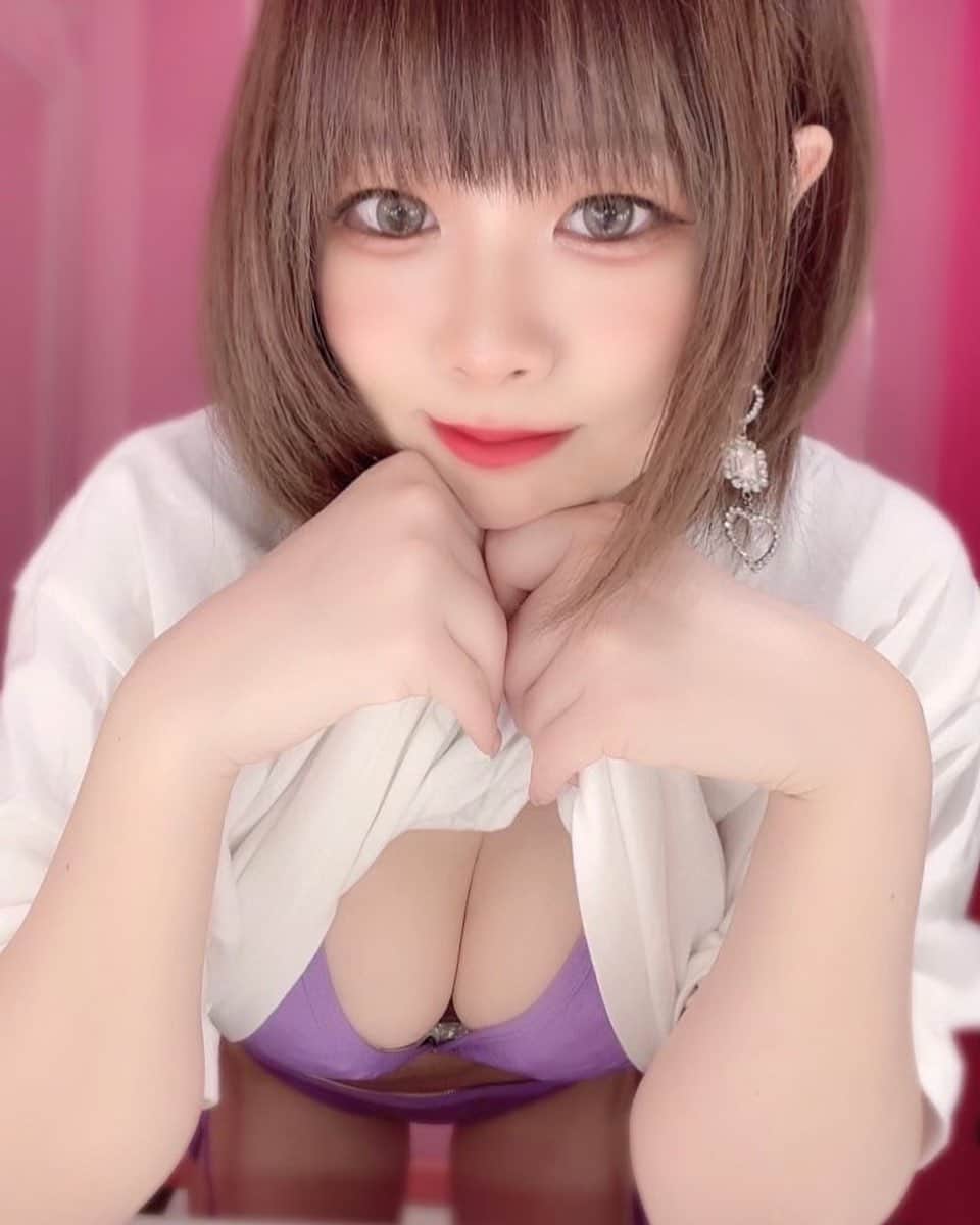 えれなのインスタグラム：「おはようございます🌞 今日からバーレスク大阪 ５周年イベント💓💓💓  １週間よろしくお願いします🥰❤️‍🔥 .  #バーレスク大阪#バーレスク大阪えれな  #バーレスク#バーレスク東京 #北新地#大阪観光  #ショートカット  #ショートヘア#ショートヘアー女子  #童顔女子#ロリ#キャバ嬢 #アイドル#ショークラブ #ロリ巨乳#ショーパブ #グラビア撮影 #ロリ顔 #大阪#梅田#ショートヘアー  #グラドル自撮り部 #童顔巨乳 #エンタメ活動を止めない  #burlesque#burlesqueosaka #burlesquetokyo#gravureidol  #gravure#japanesegirl」