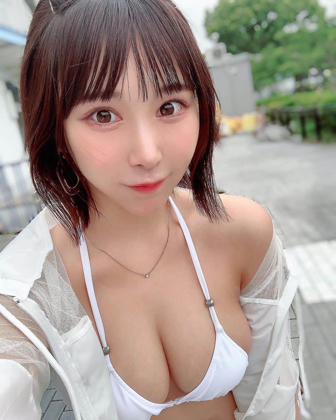 のインスタグラム：「おはよーぐるとまと🧃   今週もこれでがんばれる？ がんばるみんなを応援してるよ☺️💓   「Greif4」 🐸Aチーム 公演スケジュール🐸 6/22(水) 14:00〜、19:00〜 6/23(木) お休み 6/24(金) 14:00〜 6/25(土) 19:00〜 6/26(日) 12:00〜  配信チケットは特典映像付きです♡  👑media👑 ・雑誌Prism 掲載中 ・アサ芸シークレット 掲載中  ・デジタル写真集  週刊ポスト、ヤンマガweb、月間＋、週プレ他多数   日向葵衣 S N Sᝰ✍︎𓂃𓈒𓏸 🌼Twitter ←随時更新してるのでFollowしてね♪ 🌼YouTube  日向葵衣のひなぽぽチャンネル  🌼日向葵衣公式FC【ひなっこクラブ】   #グラドル #自作PC #メカ好き #メカ女子 #ゲーマー  #ラジオ #Radiotalk #声フェチ #asmr #巨乳 #童顔 #癒し  #YouTube #radio #asmrtist #japanese #model #pinupgirl #instaphoto #portrait #followme #instalove  #水着 #ビキニ #じどり」