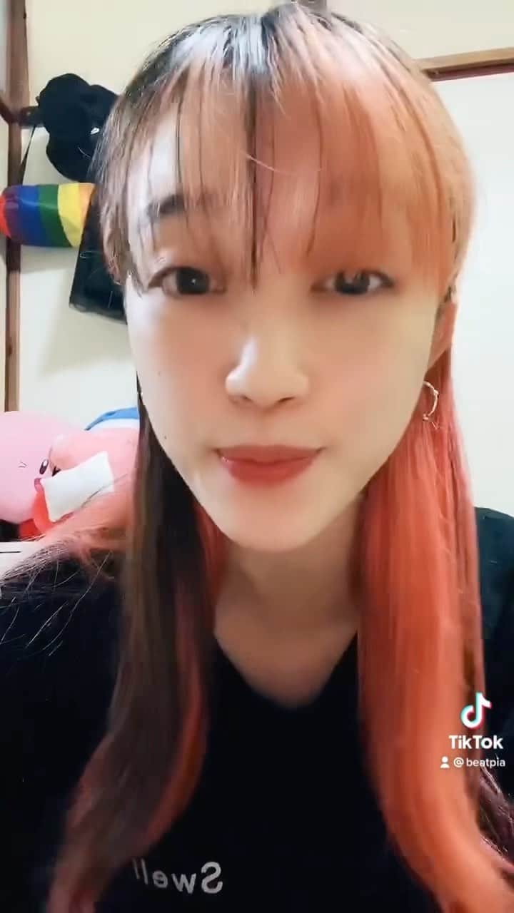 彩南(Ayana)のインスタグラム：「この曲知ってる？  前髪切りたい衝動にやられてるー　  ロングも恋しい。  セットがめんどくさすぎて 前髪もロングもやめたのに。。笑😇  #beatbox #humanbeatbox #beatboxer  #music #sk8fashion #dancer #workout  #sexy #beatpia #fitness #hiphop #sk8girl #female_beatboxer #femalebeatbox #streetfashion  #femalebeatboxer #コーデ#グラビア#ビートボックス #女性ビートボクサー#ダンサー」