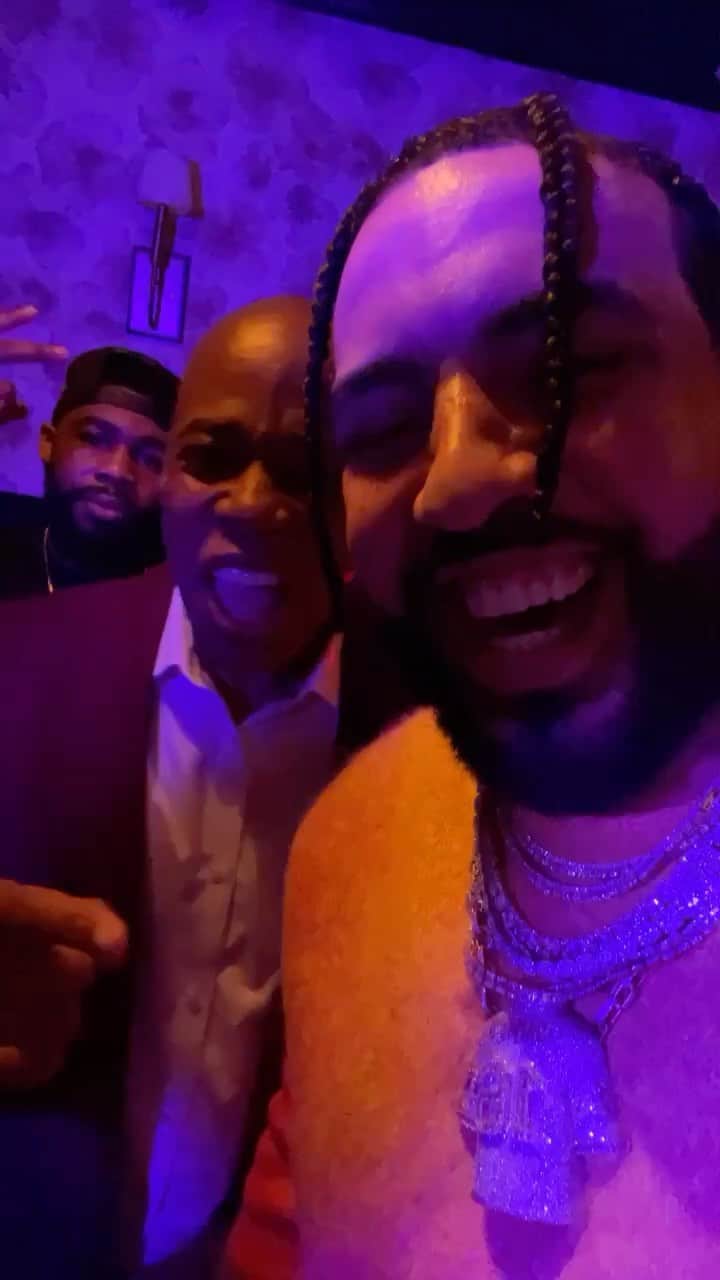 フレンチ・モンタナのインスタグラム：「IT AINT A ALBUM LISTENING PARTY TILL THE MAYOR OF NEW YORK SHOW UP  WE RUN 🗽 @nycmayor MONTEGA @harryfraud album June 24th」