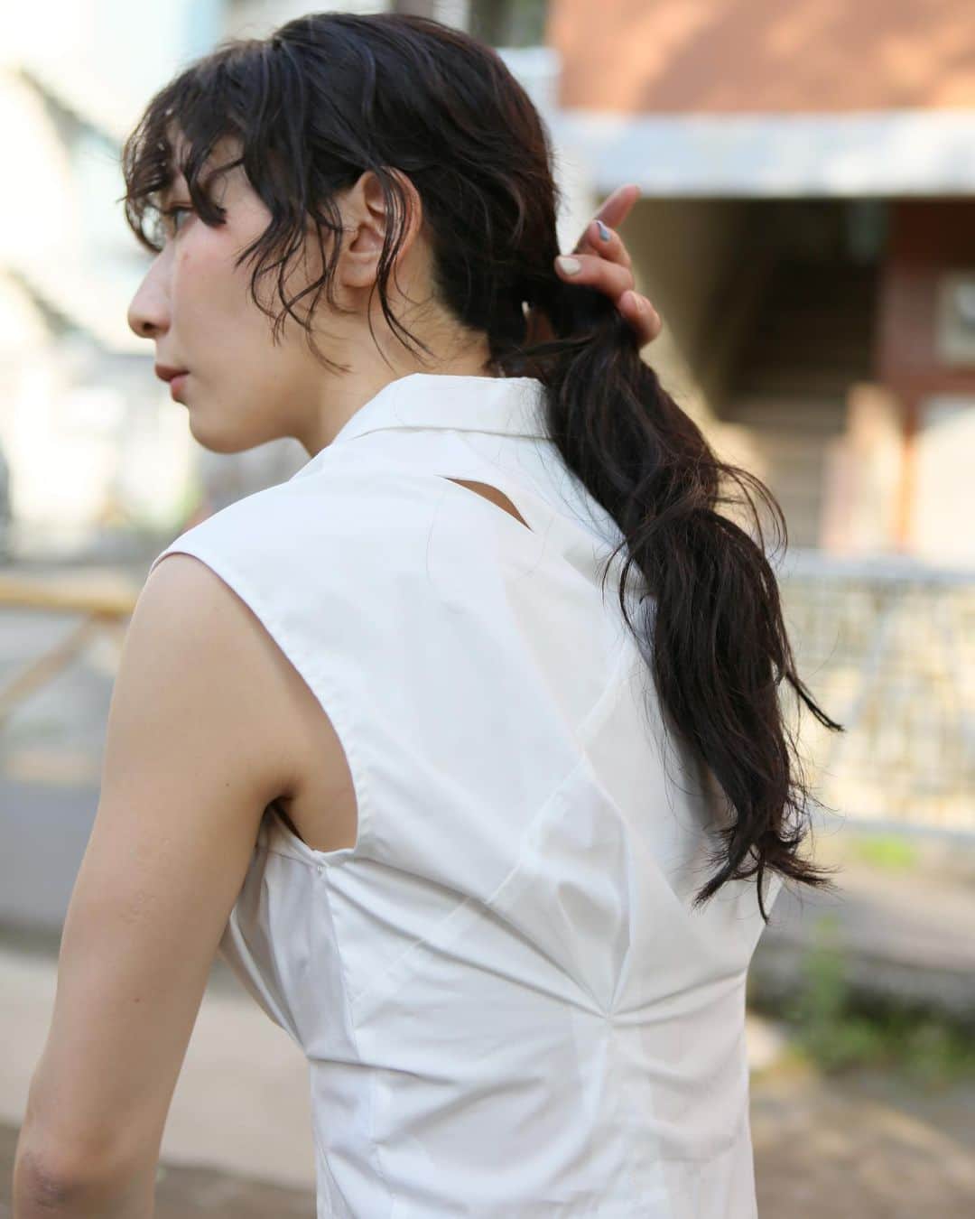 竹澤汀のインスタグラム：「打ち合わせの日、すきなお洋服で夏らしかったので撮っていただきました。 30歳ラストの姿になった。  お祝いの言葉を、ありがとうございました！  📷　@tact_ohara」