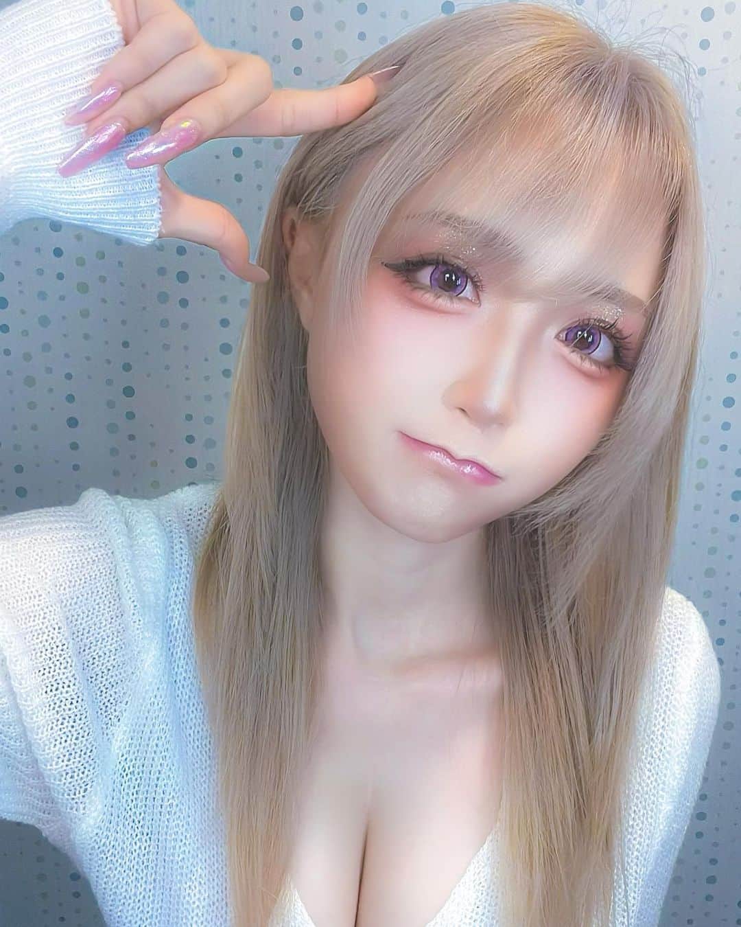 のインスタグラム：「今日はなにしたのー？  おしえてー！  🦋🌼🦋🌼🦋🌼🦋🌼🦋🌼🦋🌼  今日も配信きてくれてコメント送ったり盛り上げてくれてありがとう (∩ ᵕᴗᵕ ∩)･*  コメントたくさん拾えて楽しかった♡♡♡  今週末はアコスタマルシェサークル参加、来月はカモミール生誕祭イベントだよ！  フォロー&サポートしてチェックしてね！！ よろしくお願いしますーーーッ(* 'ᵕ' )♡  ツイキャス▶︎▶︎ @chamomile_chami   🦋🌼🦋🌼🦋🌼🦋🌼🦋🌼🦋🌼  ◎あなたのサークル「カモミールFreiheit」は、土曜日　西地区“あ”ブロック－28a に配置されました。   コスプレ写真集など新刊頒布予定です！ みんなでコミケ100楽しみましょうー！ #C100  🌼🦋🌼🦋🌼🦋🌼🦋🌼🦋🌼  今後の予定は  6/25 アコスタマルシェ サークル参加 スペース場所▶︎ Ｉ18  7/23 #カモミール生誕祭2022  まいふぇいぶ渋谷店13:00-21:00  7/24 情報解禁前お楽しみに！  8月はコミックマーケット100 サークル参加します！ 会いにきてねーーーーー！！  8/20 オタク交流会&即売会  サブカル会館 10:30-18:00  詳しくはカモミールブログや告知ツイートをチェックお願いします！！  🌼🦋🌼🦋🌼🦋🌼🦋🌼🦋🌼🦋  #cosplay  #cosplaygirl  #cosplayphotography  #cosplayer  #cosplaylife  #cosplaymakeup  #cosplaymodel  #cosplaymodels  #cosplaylover  #cosplaysexy  #selfie  #selflove  #cosplaylovers  #cosplayerchamomile  #chamomilecosplay  #chamomile #cosplayshoot  #cosplayselfie  #fashion  #fashionblogger  #fashionista  #fashionista  #fashiontrends  #コスプレイヤーカモミール  #コスプレ女子  #コスプレイヤー  #コスプレイヤーさんと繋がりたい  #コスプレ好き  #自撮り女子」